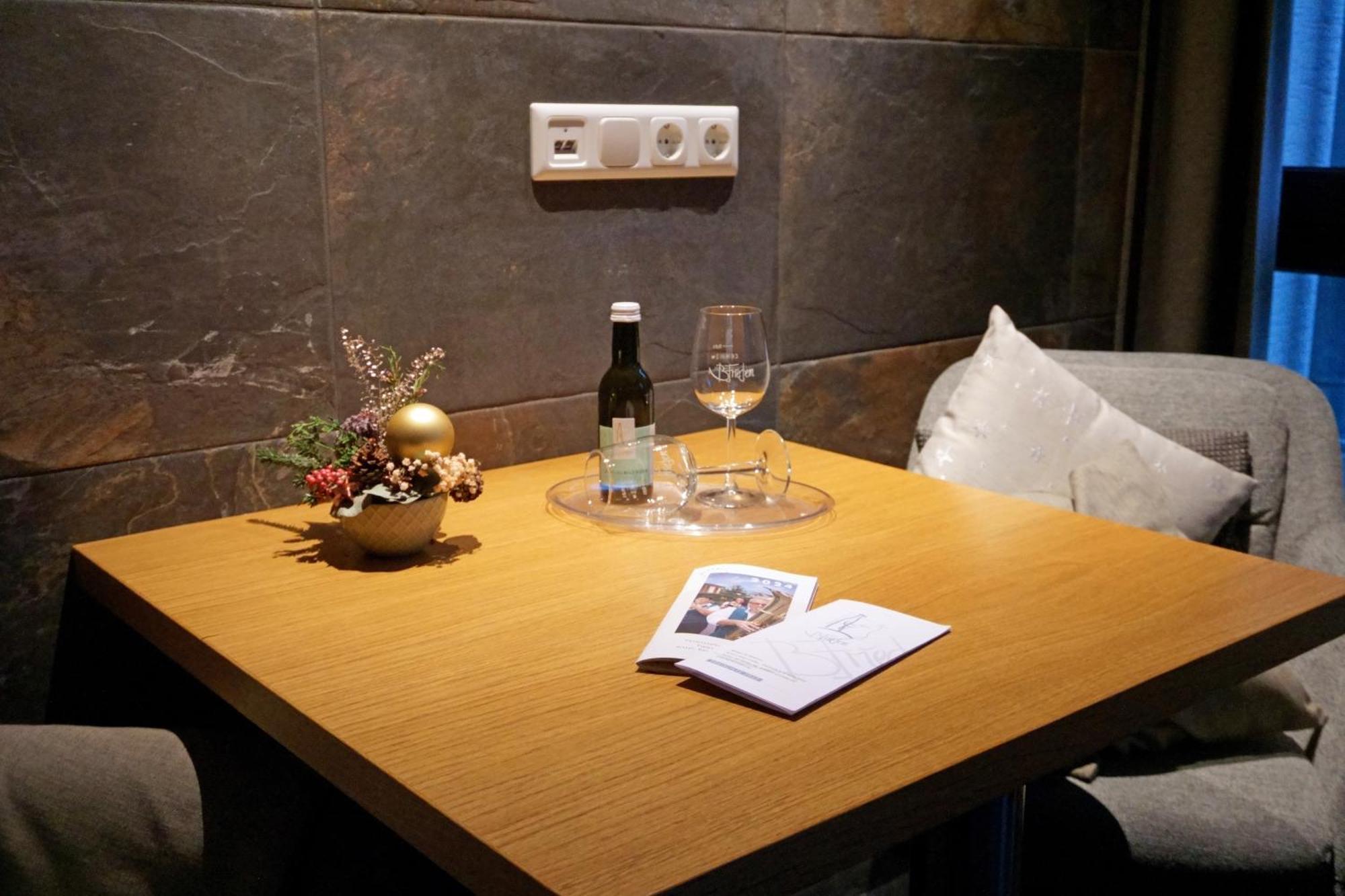 Gaestehaus Und Weingut Bernd Frieden Nittel Exteriör bild