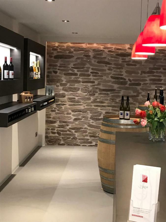 Gastehaus Und Weingut Bernd Frieden Hotell Nittel Exteriör bild